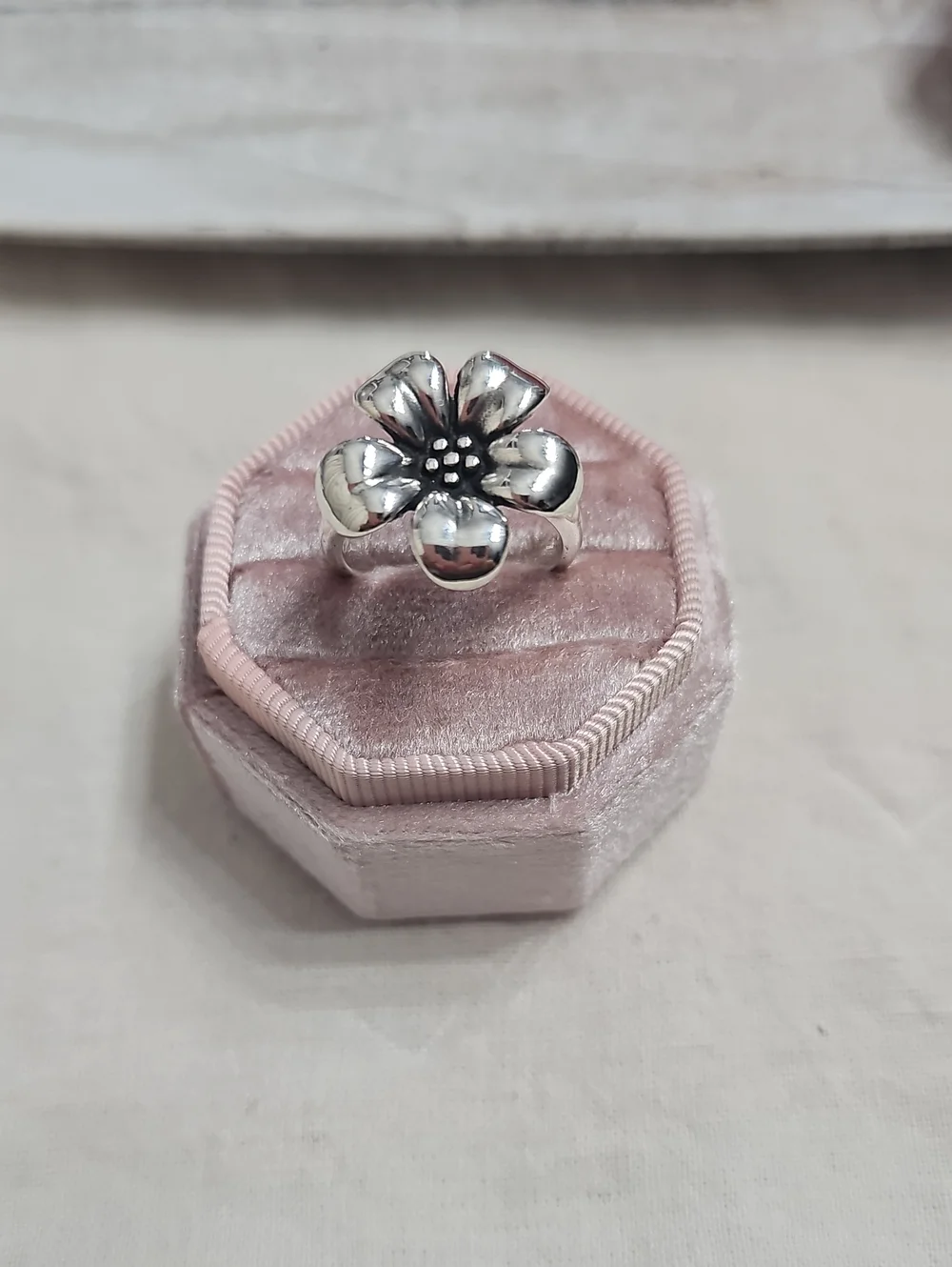 Retired James Avery Sterling Silver April Flower Ring Sz 8